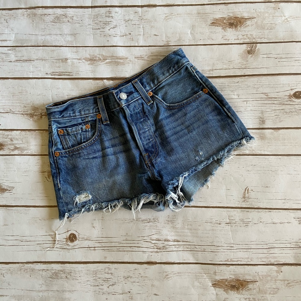 💜LEVI button fly cut off jean shorts